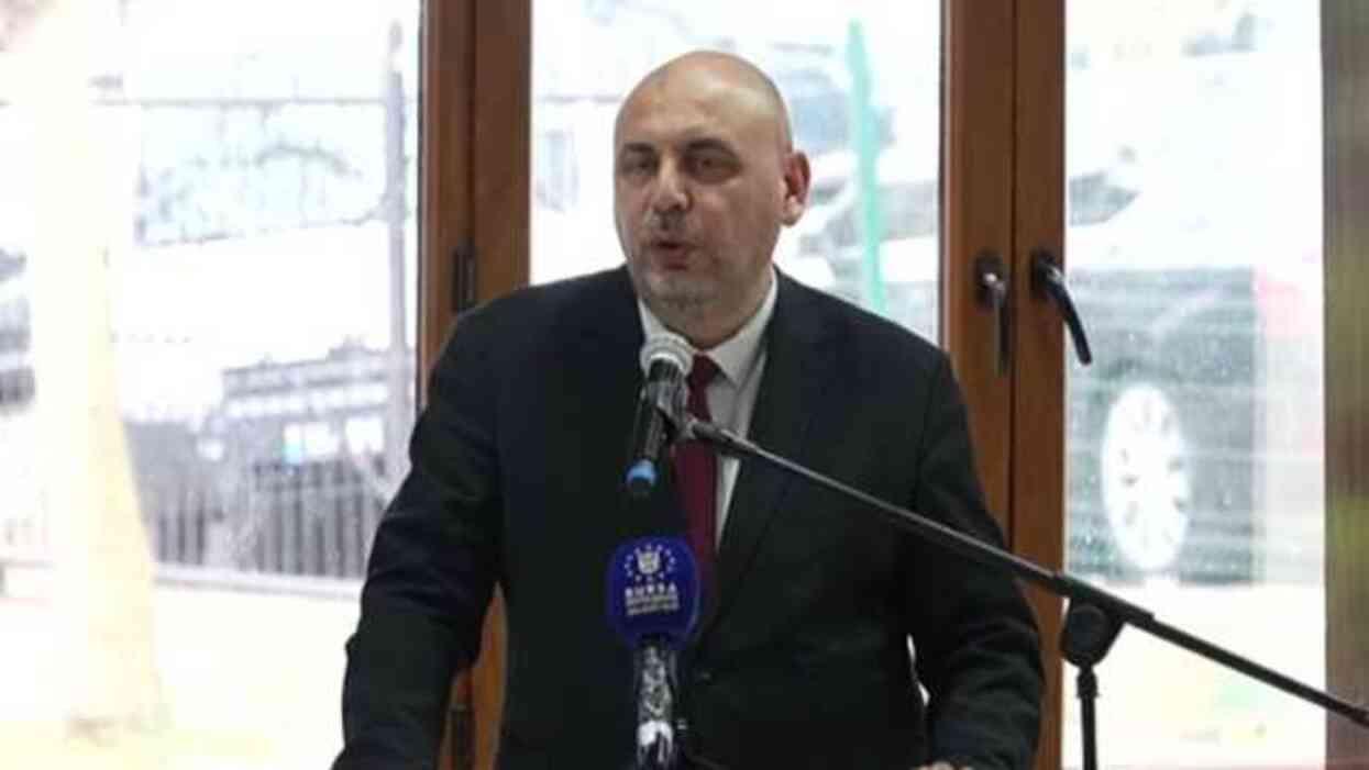 Kürsüde depremi konuşurken deprem oldu Kürsüde depremi konuşurken deprem oldu