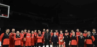 Gençlik ve Spor Bakanı A Milli Erkek Basketbol Takımı'nı ziyaret etti