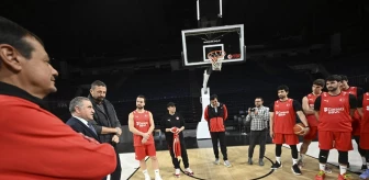 Gençlik ve Spor Bakanı Osman Aşkın Bak, A Milli Erkek Takımı'nın antrenmanını izledi