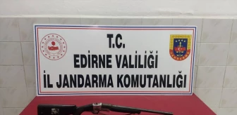 Edirne'de ruhsatsız av tüfeği ve uyuşturucu ele geçirildi