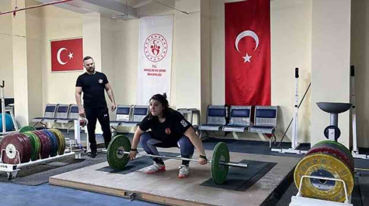 Fatmagül Çevik kimdir, kaç yaşında? Avrupa Halter Şampiyonası'nda Fatmagül Çevik kaç kilo kaldırdı?
