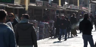 İzmir Alsancak Sevgi Yolu'nda Kitapçılar Ekonomik Krize Direniyor