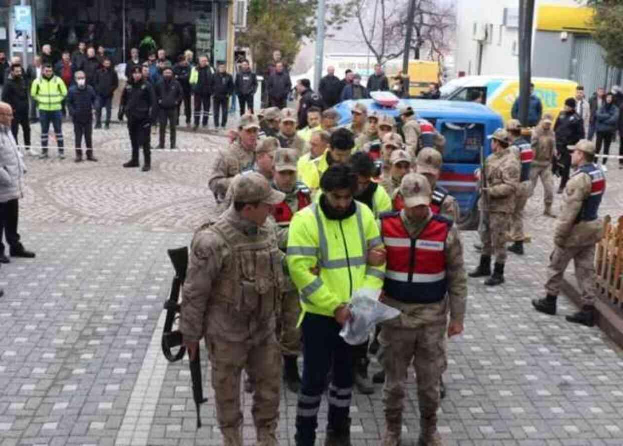 Kanadalı yöneticinin ifadesi ortaya çıktı: Maden faciasının olduğu gün çatlakları gördük, ABD'deki merkeze bildirdim Kanadalı yöneticinin ifadesi ortaya çıktı: Maden faciasının olduğu gün çatlakları gördük, ABD'deki merkeze bildirdim