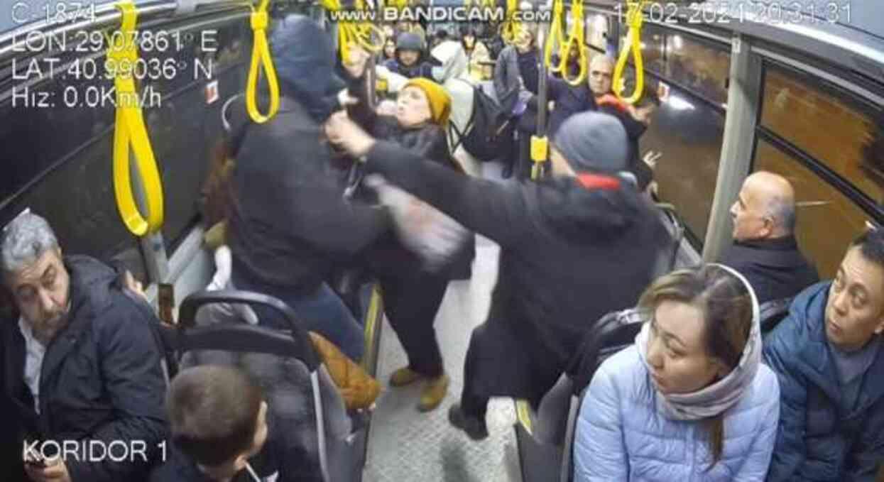 Otobüste yer isteyen kadın yumruklu saldırıya uğradı