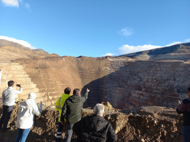 Bakan Yerlikaya: Maden sahasında güvenli çalışma imkanı sağlanıncaya kadar arama faaliyetlerine ara verildi