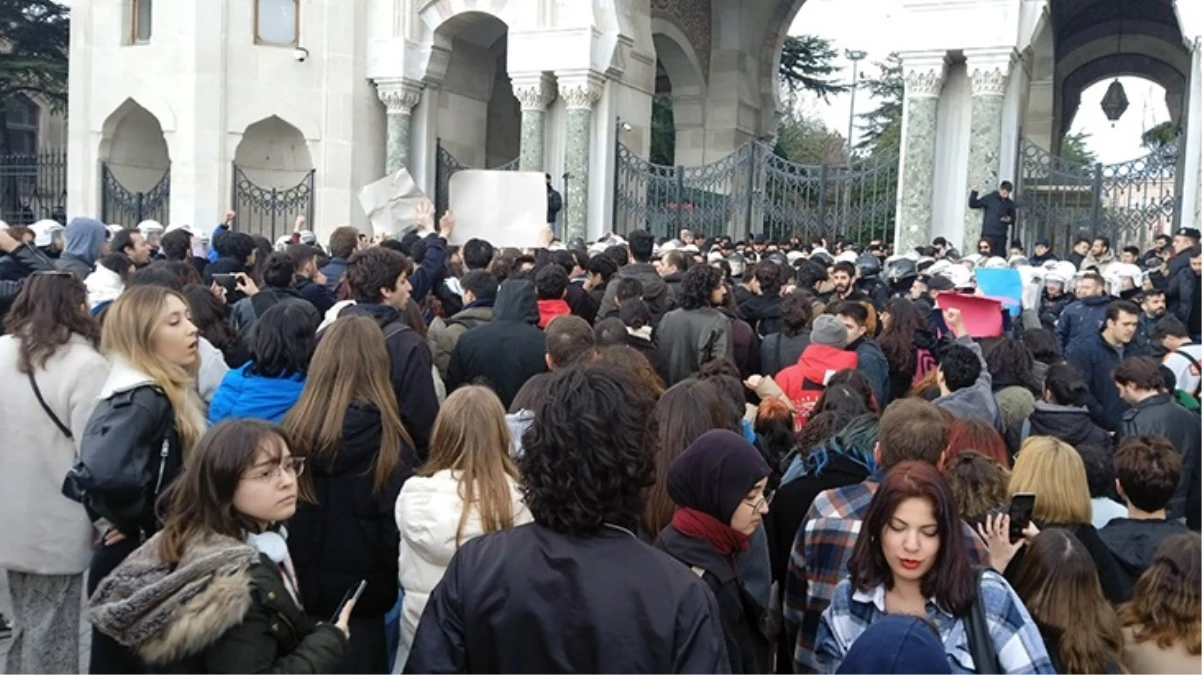 İstanbul Üniversitesi'nde protestolar şiddetlendi, 1 öğrenci yaralandı