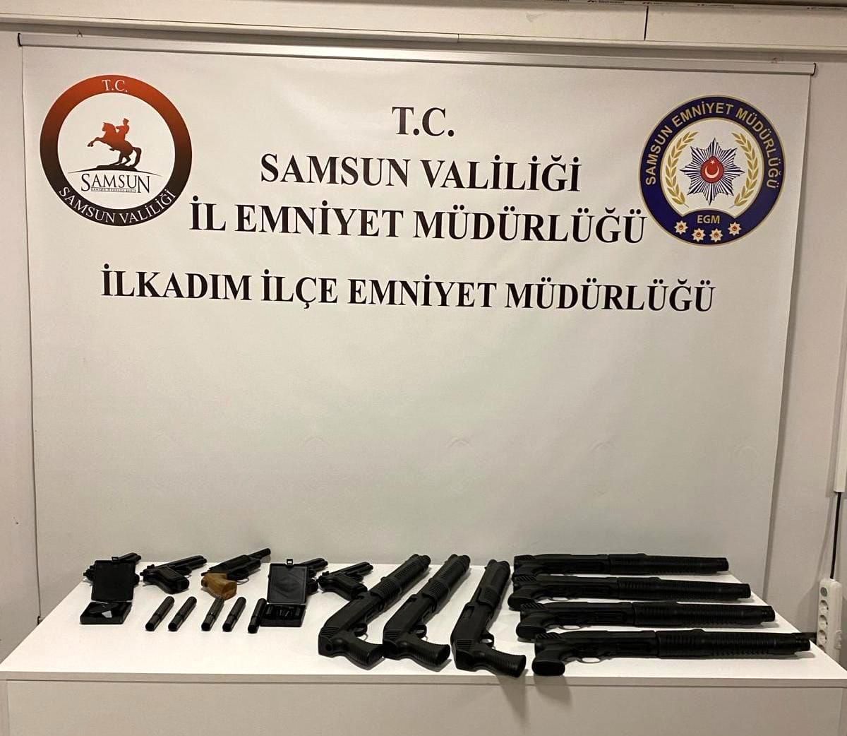 Samsun'da Petshop Malzemesi Yüklü Araçta Silah ve Susturucu Ele Geçirildi