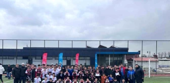 Düzce'de Okul Sporları Yıldız Futbol Müsabakalarında Şampiyon Cumayeri Ortaokulu