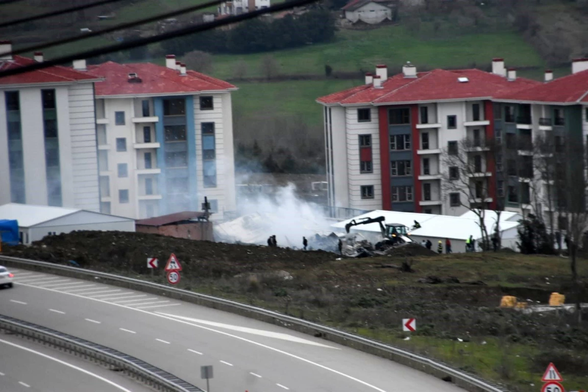 Sinop'ta bir inşaat deposunda çıkan yangın korkuttu