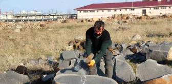 Şırnak'ta devasa taşları kırarak geçimini sağlayan adam, 9 çocuğunu da okutuyor