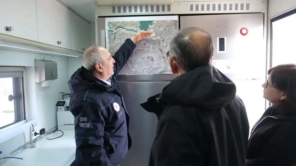 Bakan Özhaseki, maden sahasındaki laboratuvarlarda inceleme yaptı