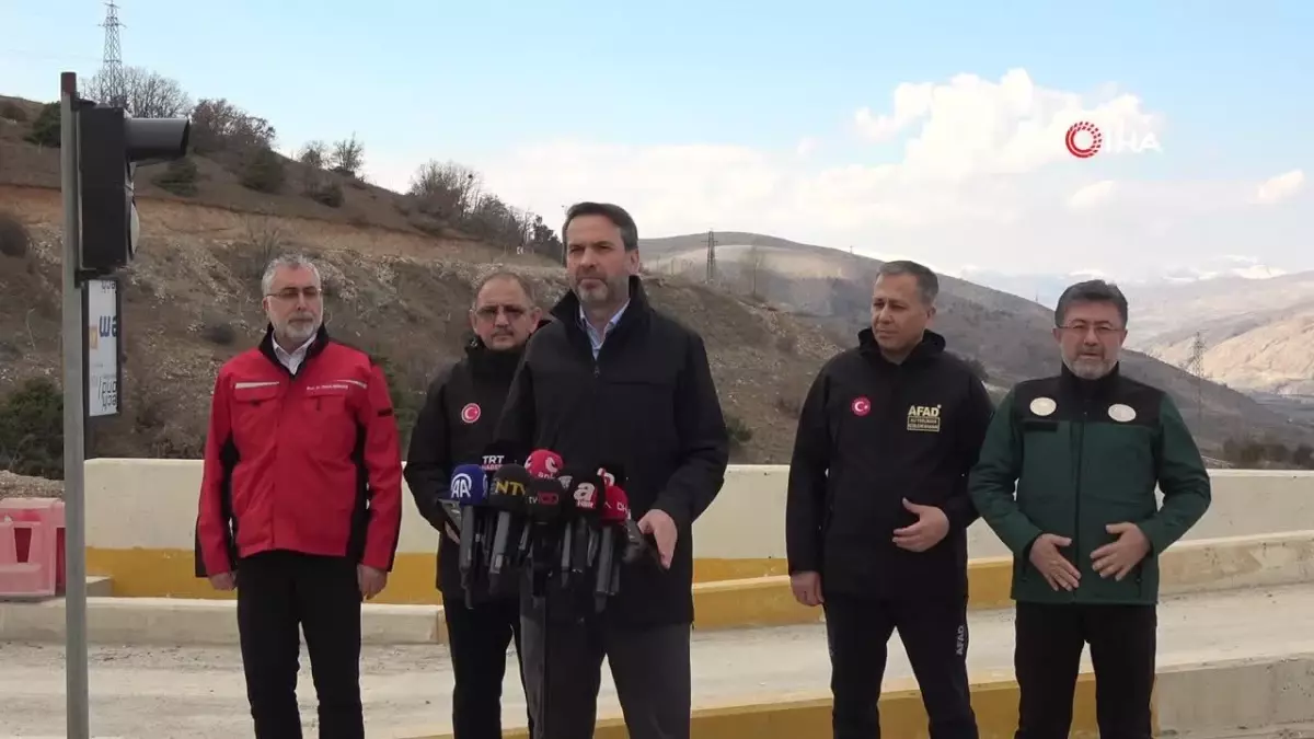 Bakan Yerlikaya: 'Erzincan maden sahasında güvenli çalışma imkanı sağlanıncaya kadar arama faaliyetlerine ara veriyoruz'