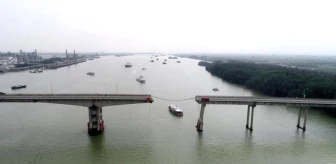 Çin'de gemi köprüye çarptı: 5 kişi hayatını kaybetti