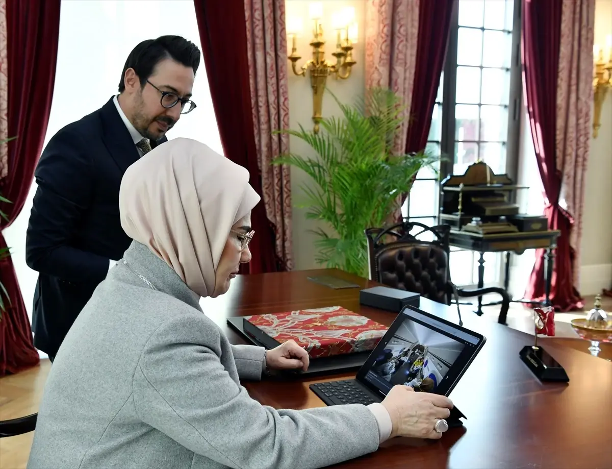 Emine Erdoğan, AA'nın 'Yılın Kareleri' oylamasına katıldı