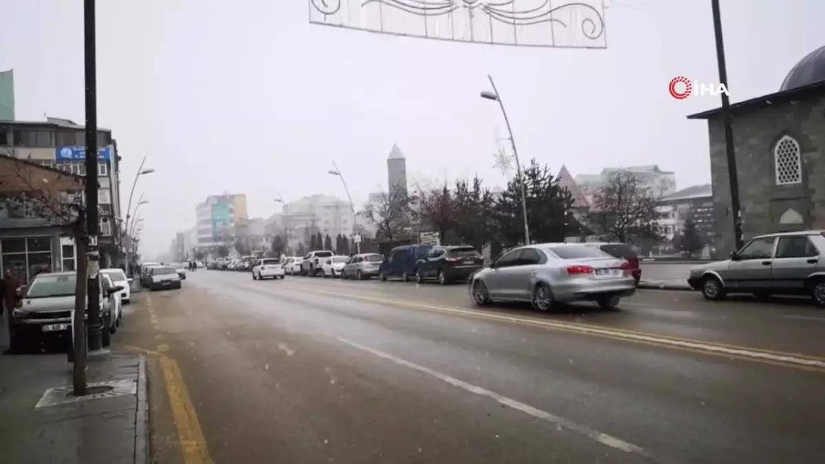 Erzurum'da kar yağışı etkili oluyor