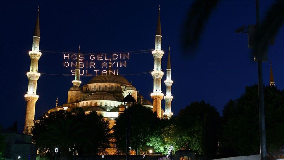 Göz damlası orucu bozar mı? Göze sıkılan damla orucu zedeler mi?