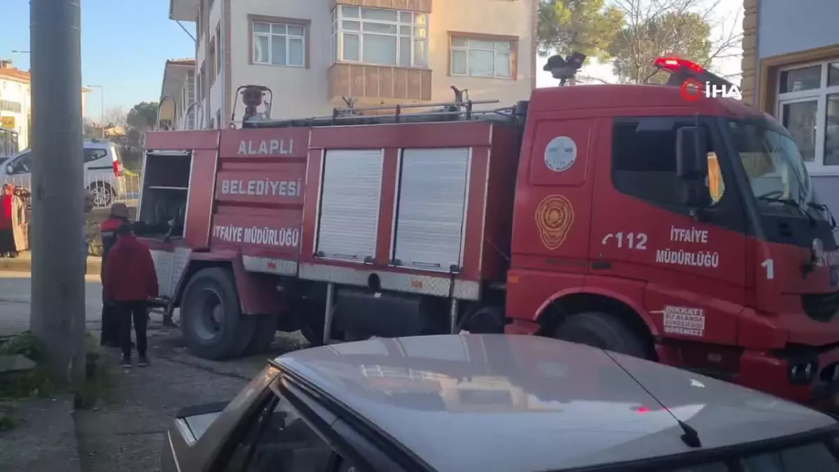 Merdiven boşluğunda çıkan yangın korkuttu