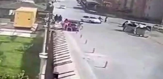 Antalya'da motosiklet ile otomobil çarpıştı: Motosiklet sürücüsü yaralandı
