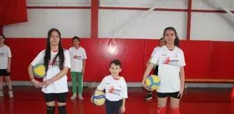 TVF Fabrika Voleybol Okulu'nda Sporcular Milli Takım Forması İçin Mücadele Ediyor