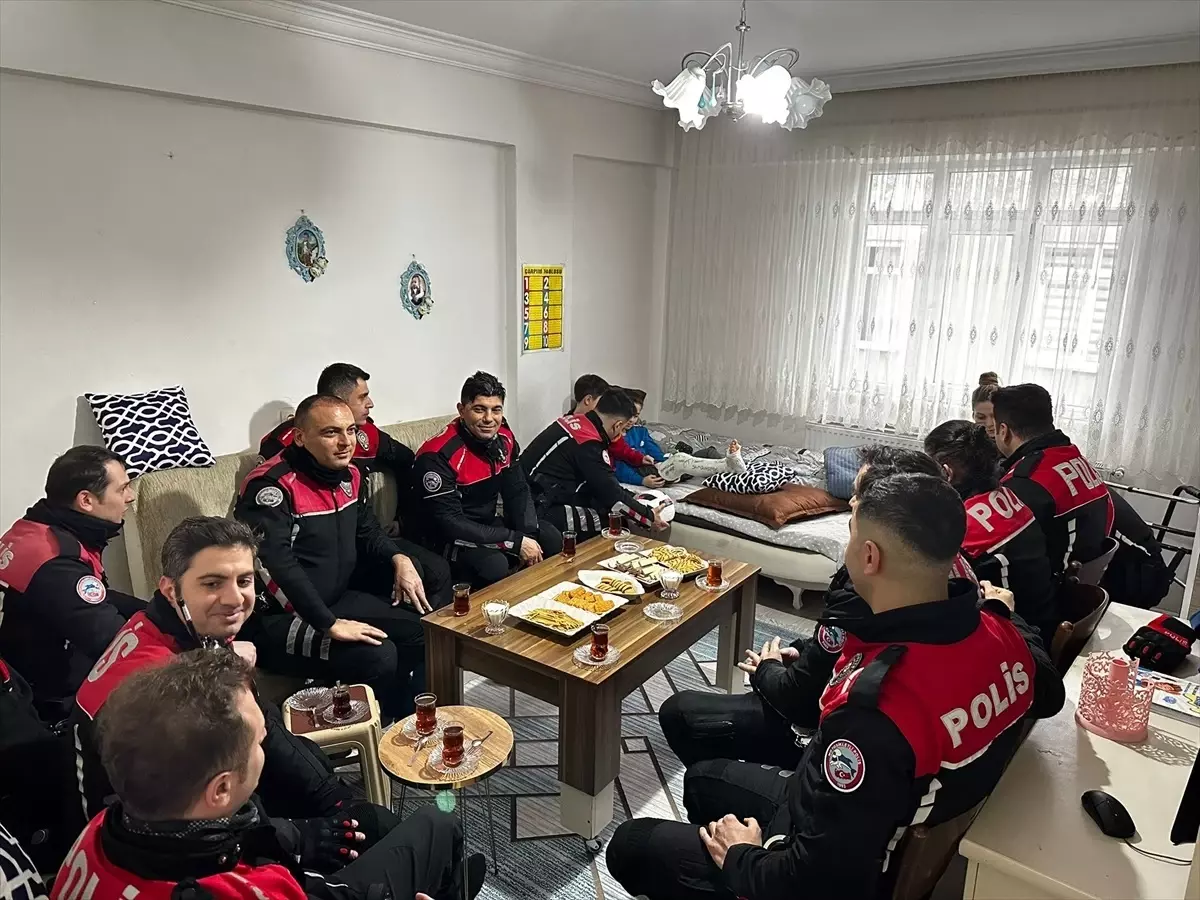 12 yaşındaki futbolcuya yunus polisleri moral verdi