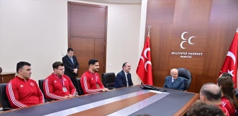 MHP Genel Başkanı Devlet Bahçeli, Avrupa şampiyonu olan Güreş Milli Takımı'nı kabul etti