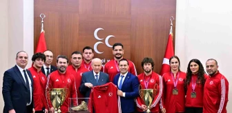 MHP Genel Başkanı Devlet Bahçeli, Avrupa Güreş Şampiyonası'nda şampiyon olan sporcuları kabul etti