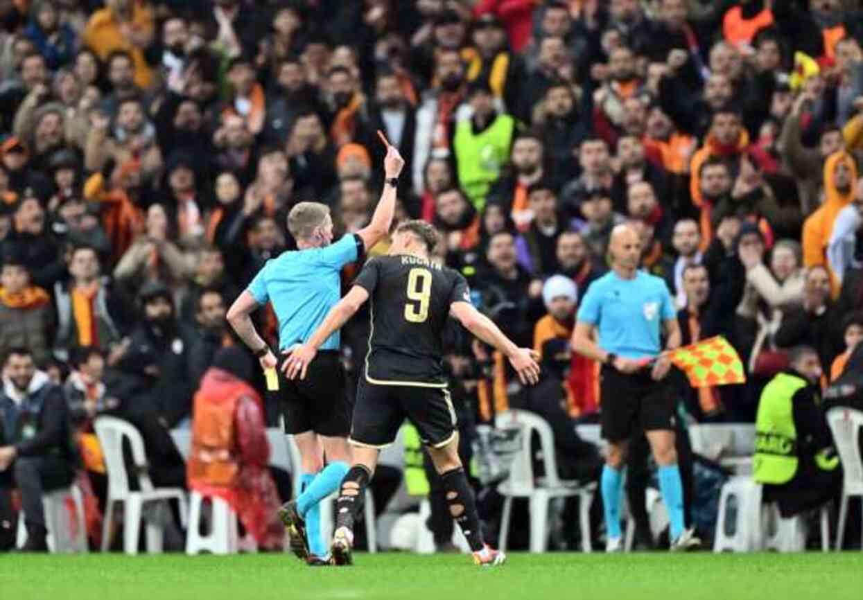 Okan Buruk kırmızı kart mı gördü? Sparta Prag- Galatasaray maçı sonrasında neden kart gördü?