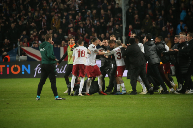 Okan Buruk kırmızı kart mı gördü? Sparta Prag- Galatasaray maçı sonrasında neden kart gördü?