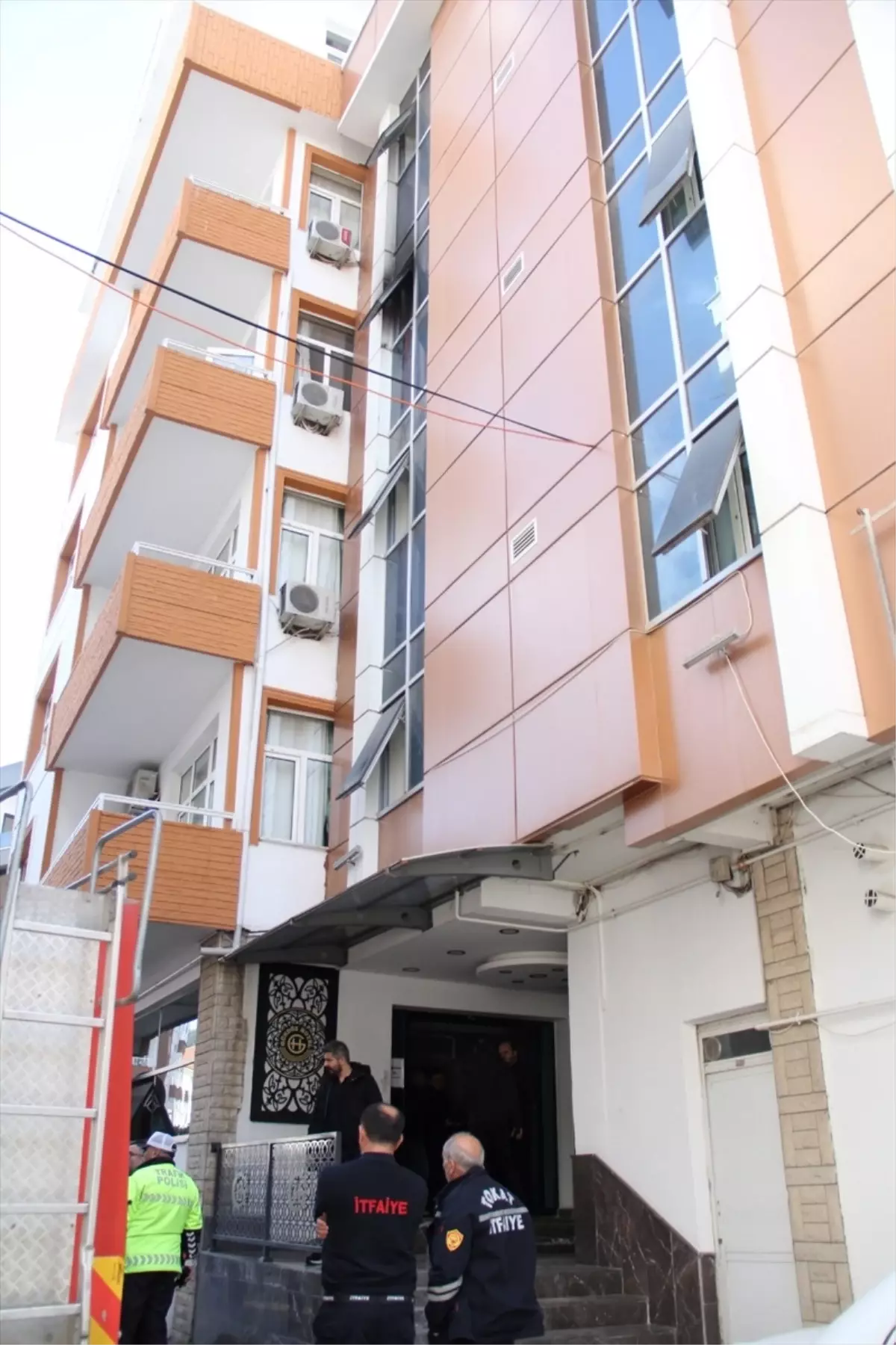 Tokat'ta Otel Odasında Çıkan Yangında Ağır Yaralanan Kişi Hastaneye Kaldırıldı