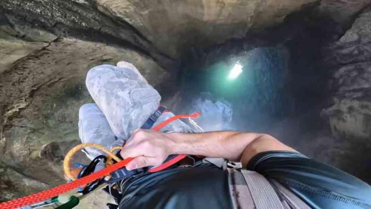 60 metrelik uçurumun ortasına kurduğu hamağın halatı kopan fenomen ölümden döndü