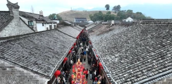 Çin'de Qiantong Fener Festivali Geçit Töreni düzenlendi