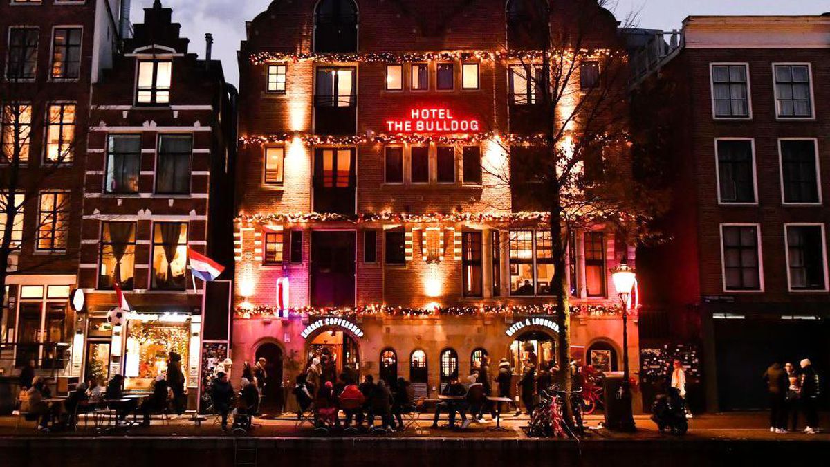 Amsterdam'da Red Light District'teki genelevlerin kapanış saatleri değişmedi