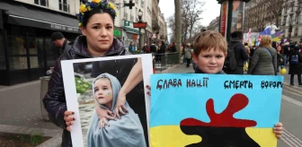 Fransa'da Ukrayna'ya Destek Gösterisi Düzenlendi