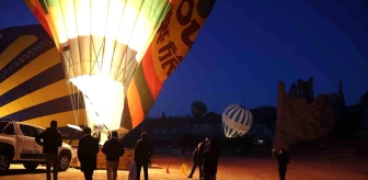 Kapadokya'da Sıcak Hava Balonları 'Gazze'de Ateşkes', 'Savaşa Hayır' Pankartları ile Havalandı