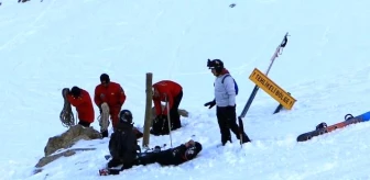 Isparta'da Snowboard Yapan Doktor Kayalıklarda Mahsur Kaldı