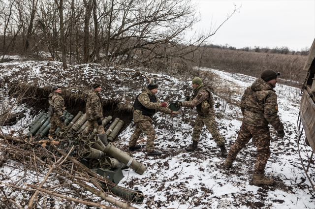 Ukrayna'nın Donetsk cephe hattında askeri hareketlilik devam ediyor