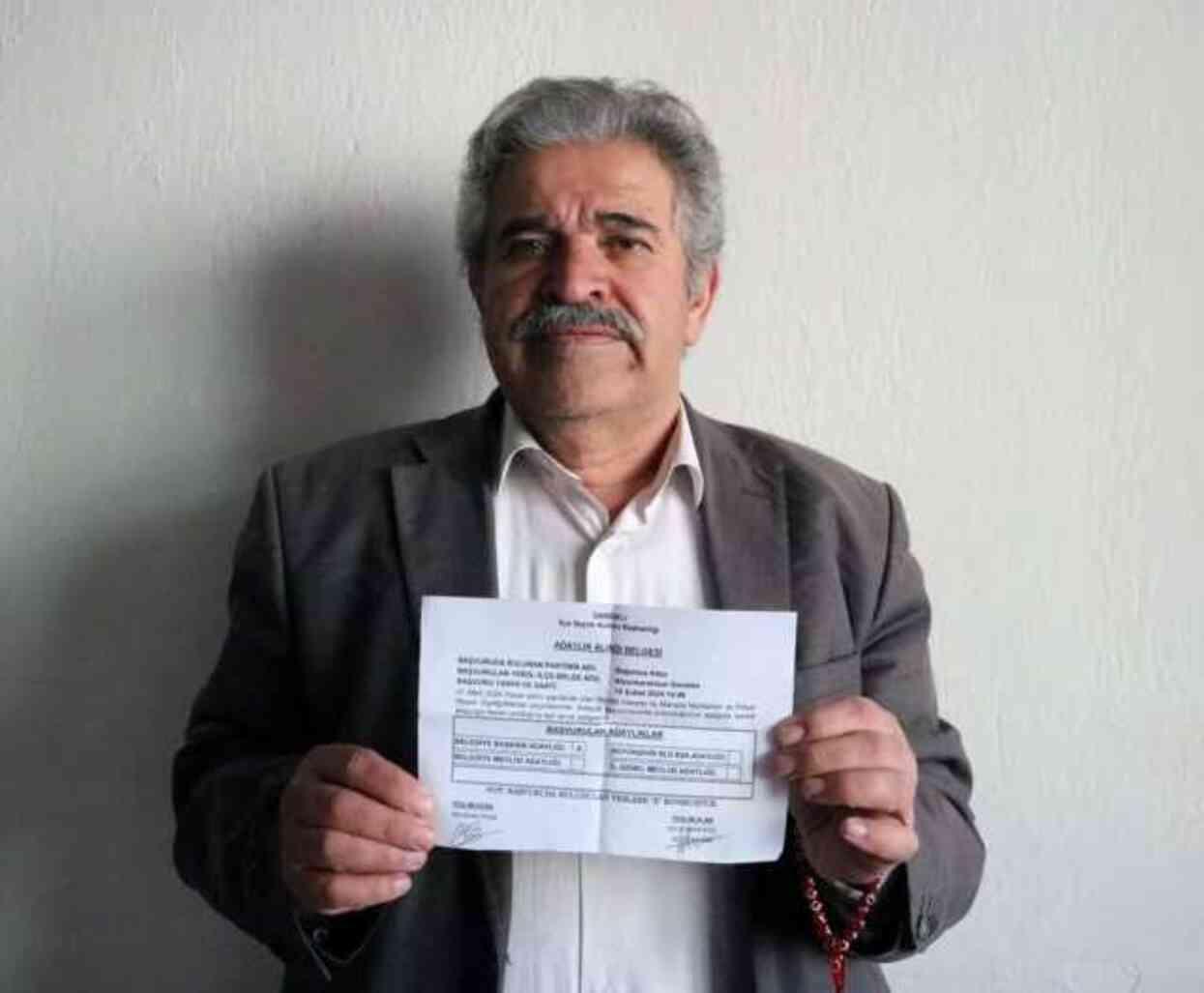 30 yılda 19 kez aday oldu hiç kazanamadı! Bu kez hem muhtar hem de başkan adayı 30 yılda 19 kez aday oldu hiç kazanamadı! Bu kez hem muhtar hem de başkan adayı