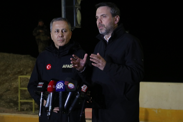 İçişleri Bakanı Ali Yerlikaya ve Enerji ve Tabii Kaynaklar Bakanı Alparslan Bayraktar