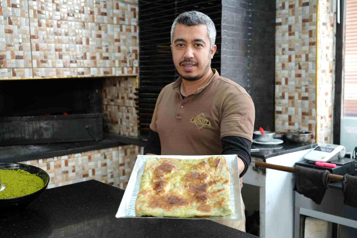 Gaziantep'in meşhur tatlısı katmer