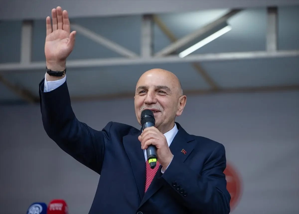 Turgut Altınok: Ankara'da yolları uzaydan biri mi yapacak?