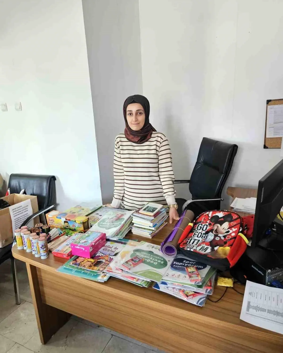 Niğde'deki gönüllü öğrenciler Hatay'daki okula yardım kampanyası düzenledi