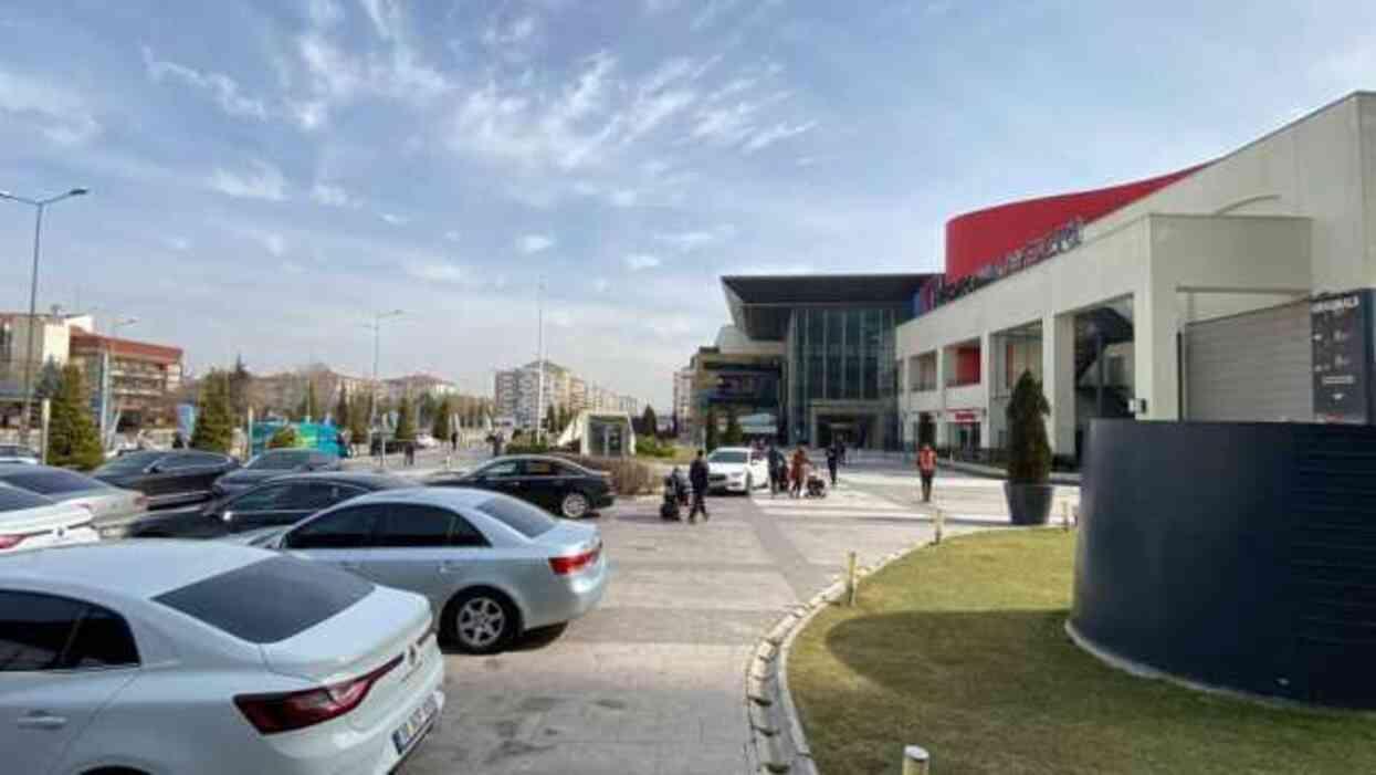 Alışveriş merkezin tuvaletinde erkek çocuklarının görüntülerini çeken şüpheli serbest bırakıldı Alışveriş merkezin tuvaletinde erkek çocuklarının görüntülerini çeken şüpheli serbest bırakıldı