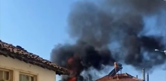 Amasya'nın Merzifon ilçesinde müstakil evin çatısında çıkan yangın söndürüldü