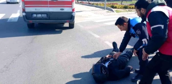Çorlu'da otomobil ile çarpışan motosikletli kurye yaralandı
