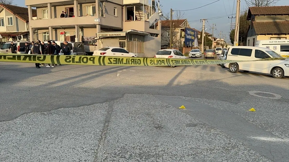 Düzce'de Husumetli Tarafından Açılan Ateş Sonucu Yaralanan Kişi Hastaneye Kaldırıldı