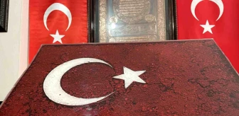 Bakır Rölyef Sanatçısı Şehitlerin Toprağını Türk Bayrağına Çevirdi