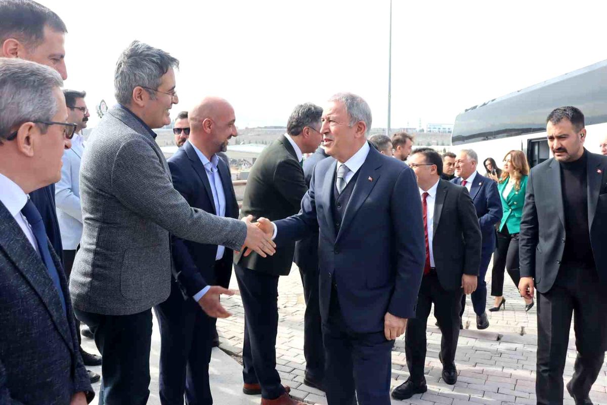 TBMM Milli Savunma Komisyonu Üyeleri TOMTAŞ Havacılık'ı İnceledi
