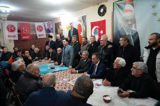 Kars'ta CHP'nin istifa depremi! Topluca MHP'ye katıldılar
