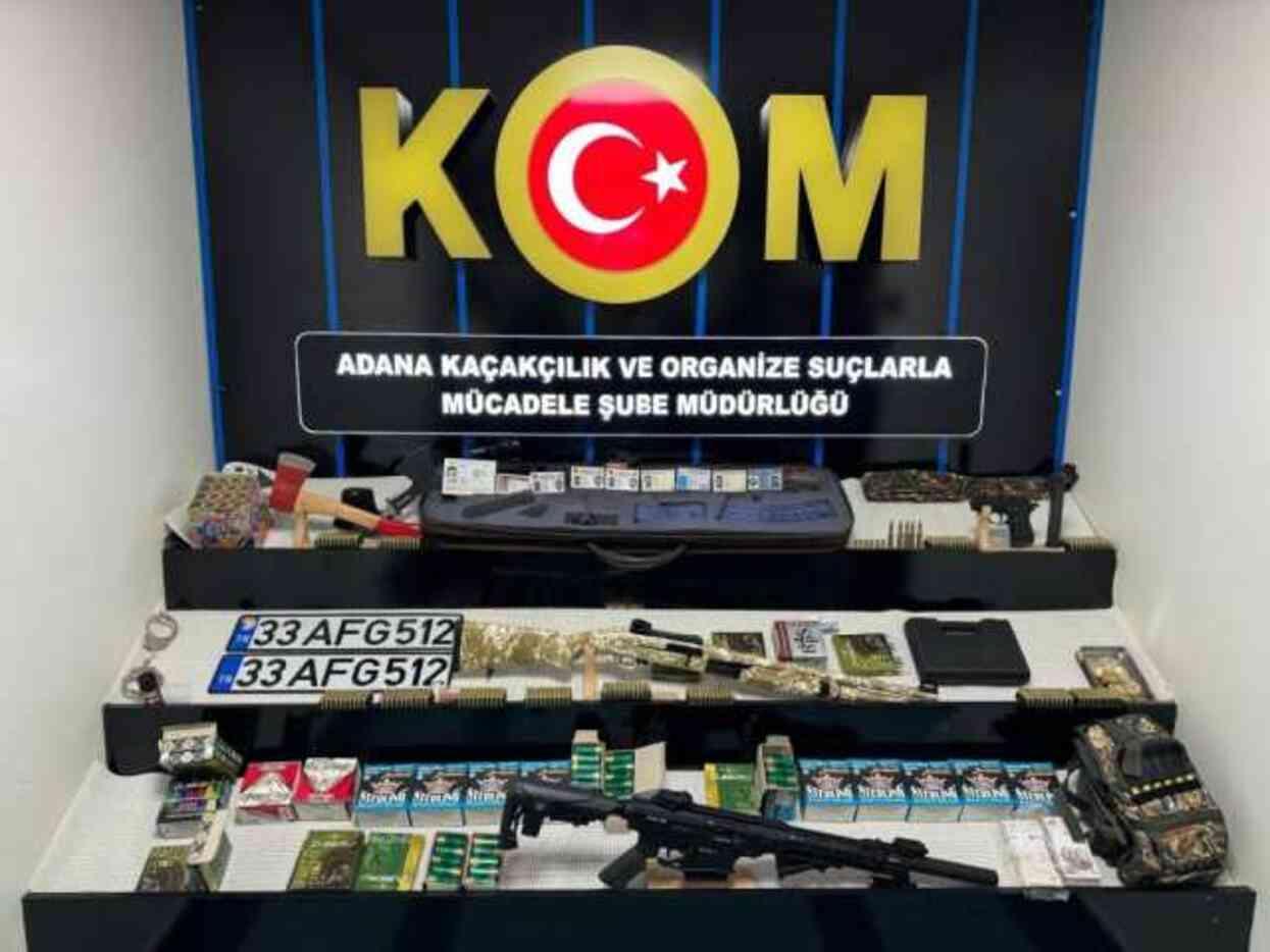 Sahte polis, kendisini durduran polislere 'Hayırdır devrem' diyerek yakalandı Sahte polis, kendisini durduran polislere 'Hayırdır devrem' diyerek yakalandı