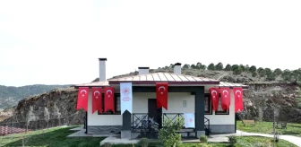 Pençe-Kilit Harekatı şehidi Müslüm Özdemir'in ailesine yeni ev teslim edildi